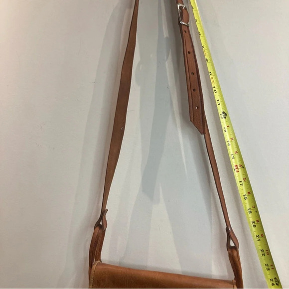 SADDLE Shaped Hand Crafted Leather Adjustable Strap Buckle Closure Purse Bag - Picture 3 of 14